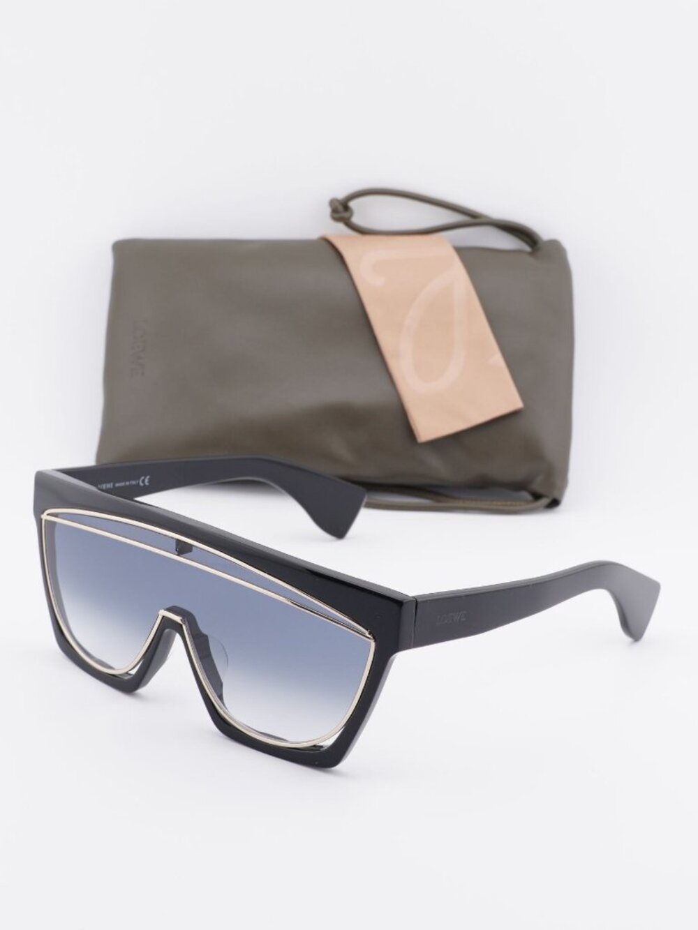 Loewe LW40012F 05B Shield Sunglasses – Black / Gradient Smoke